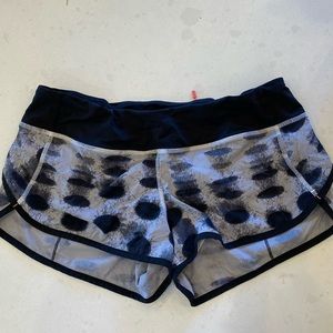 Lululemon Speed Up Up Short 2.5” Sz 8